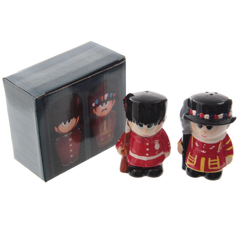 Ceramic Salt and Pepper Set – London Guardsman – Gadgetly